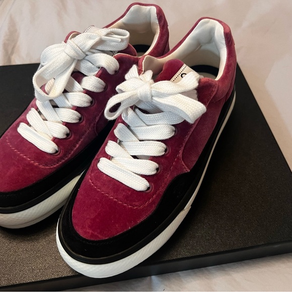 NIB Chanel Pink Velvet Sneakers 38.5 retail $1250 - Picture 14 of 16
